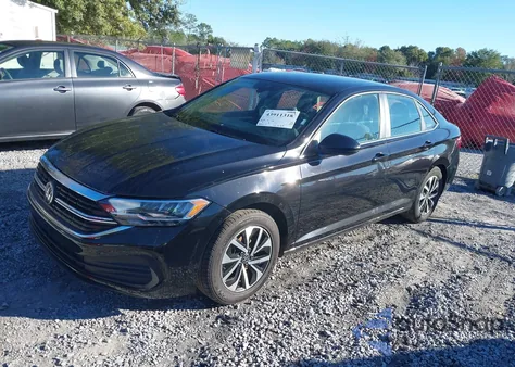 2024 Volkswagen Jetta 1.5T S z USA, uszkodzony, nr VIN 3VW5M7BU1RM002995